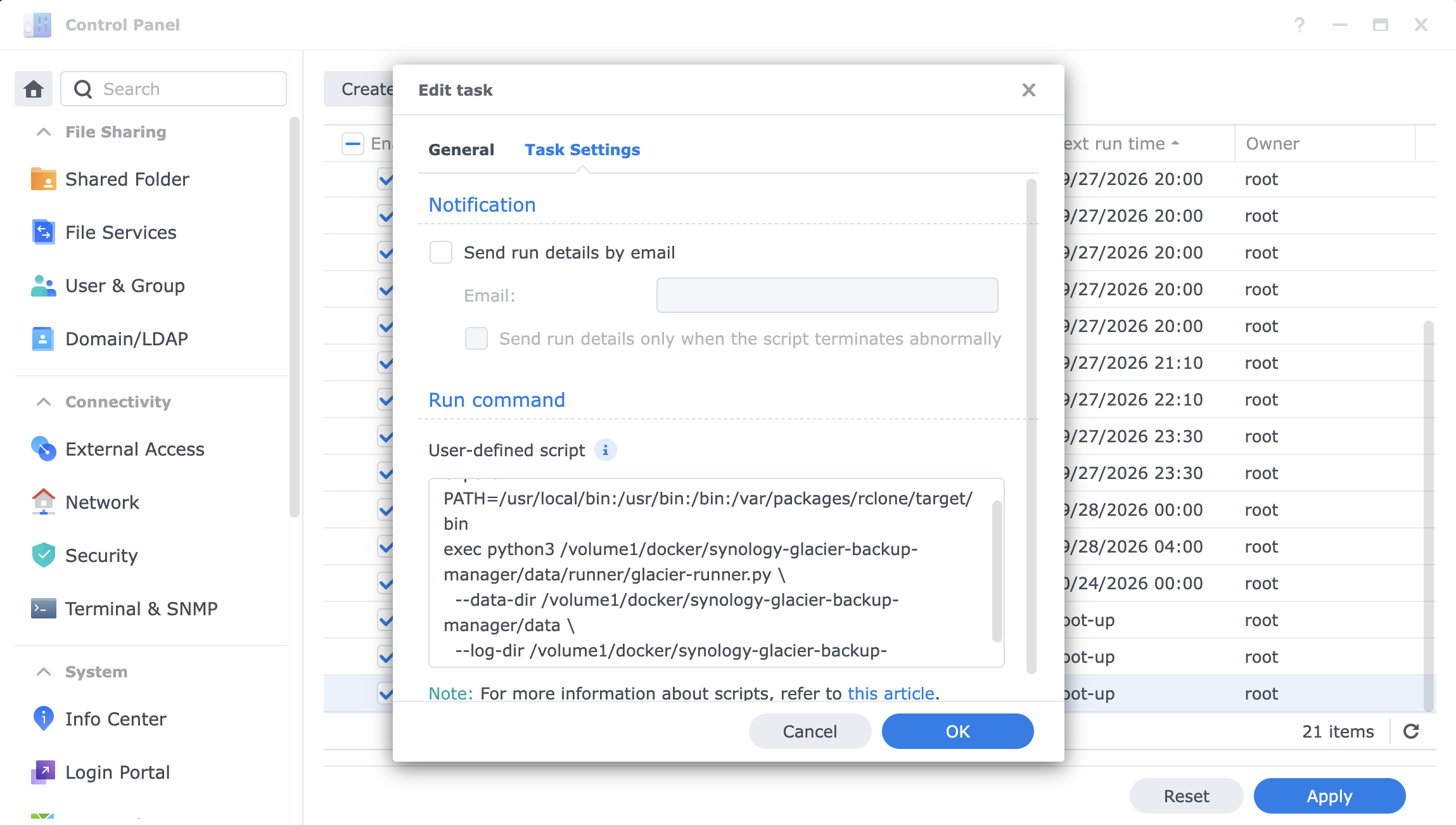 Synology DSM Task Scheduler showing the runner as a user-defined boot-up script